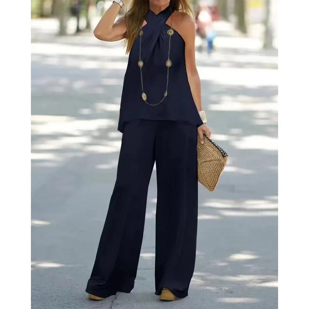 two-piece set of pants with neckline